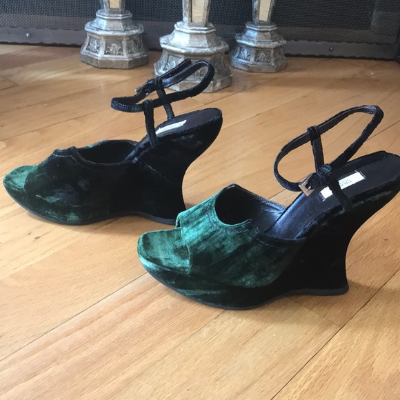 Prada crushed velvet wedges - Picture 4 of 8